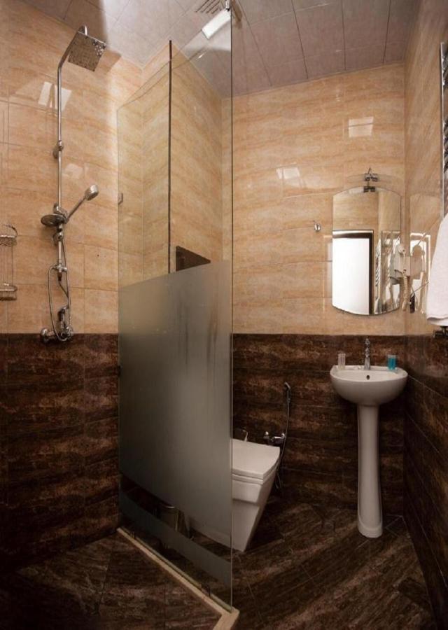 Inside City Hotel Баку Екстериор снимка
