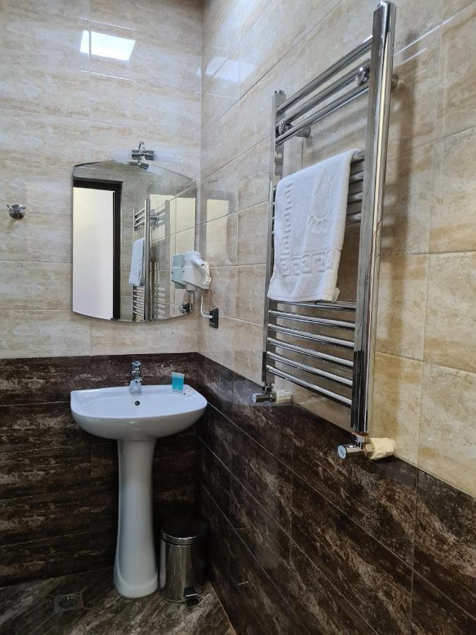 Inside City Hotel Баку Екстериор снимка