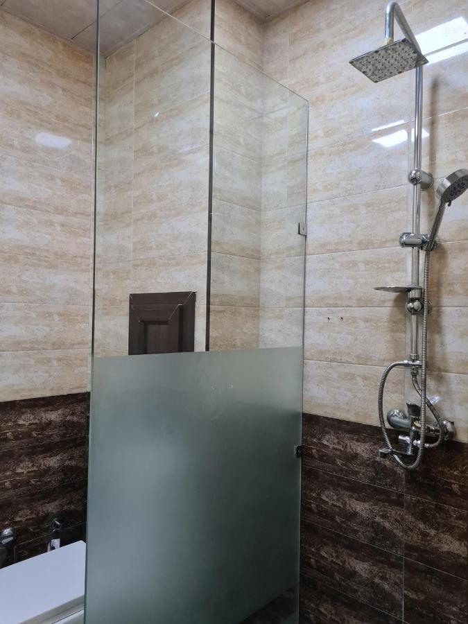 Inside City Hotel Баку Екстериор снимка