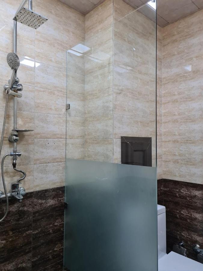 Inside City Hotel Баку Екстериор снимка